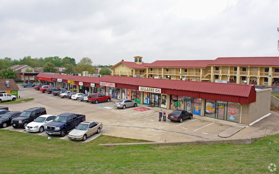 More Photos Of 397 E Southwest Pky, Lewisville General Retail For Lease