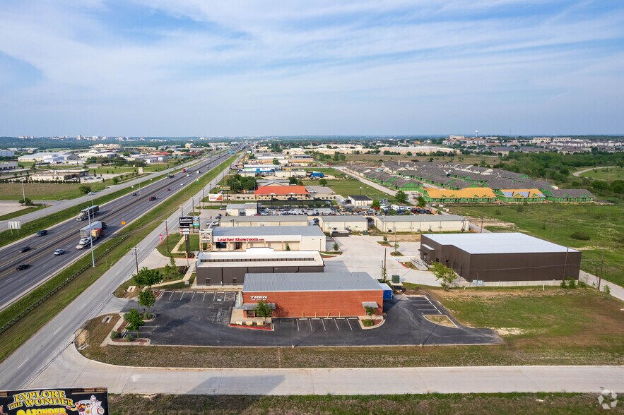More Photos Of 2609 S Interstate 35, San Marcos Storefront Retail Office For Lease