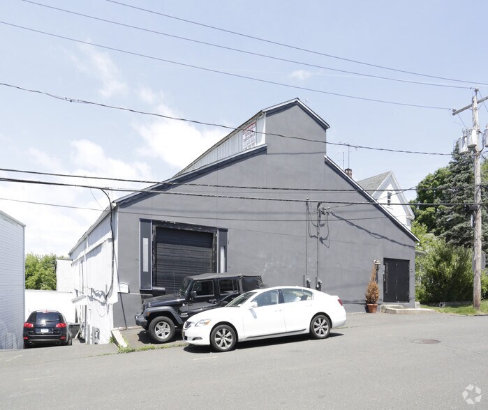 More Photos Of 28 Henry St, Greenwich Warehouse For Lease