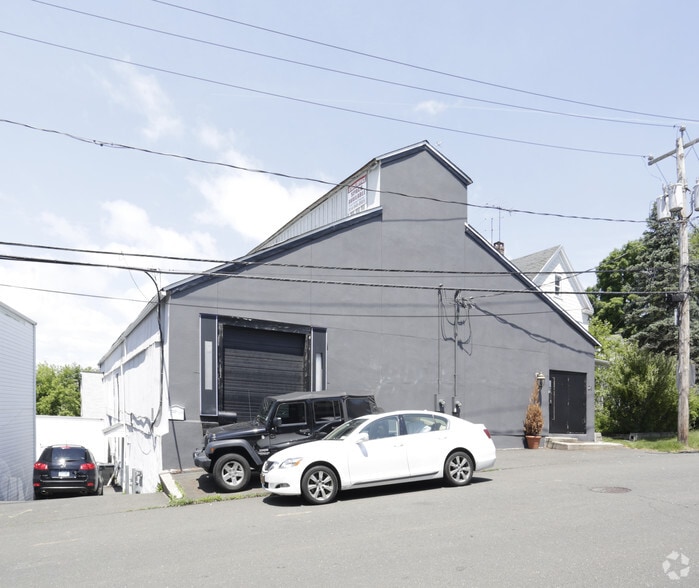 More Photos Of 28 Henry St, Greenwich Warehouse For Lease