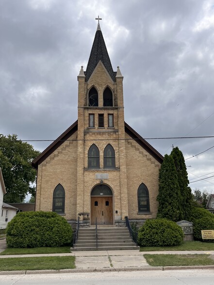 Primary Photo Of 118 Oak St, Neenah Religious Facility For Sale