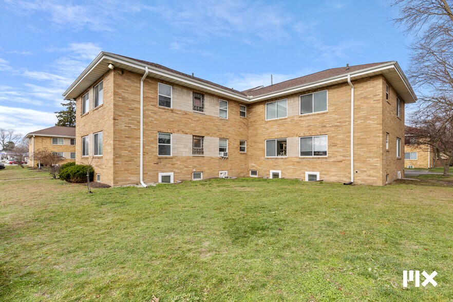 More Photos Of 1731-1733 Oak St, Niles Apartments For Sale