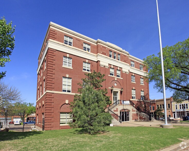 More Photos Of 201 W Oklahoma Ave, Guthrie Office For Lease