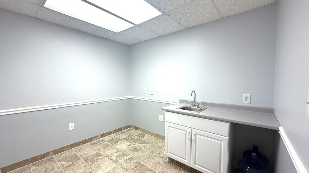 More Photos Of 561 Cranbury Rd, East Brunswick Medical For Sale