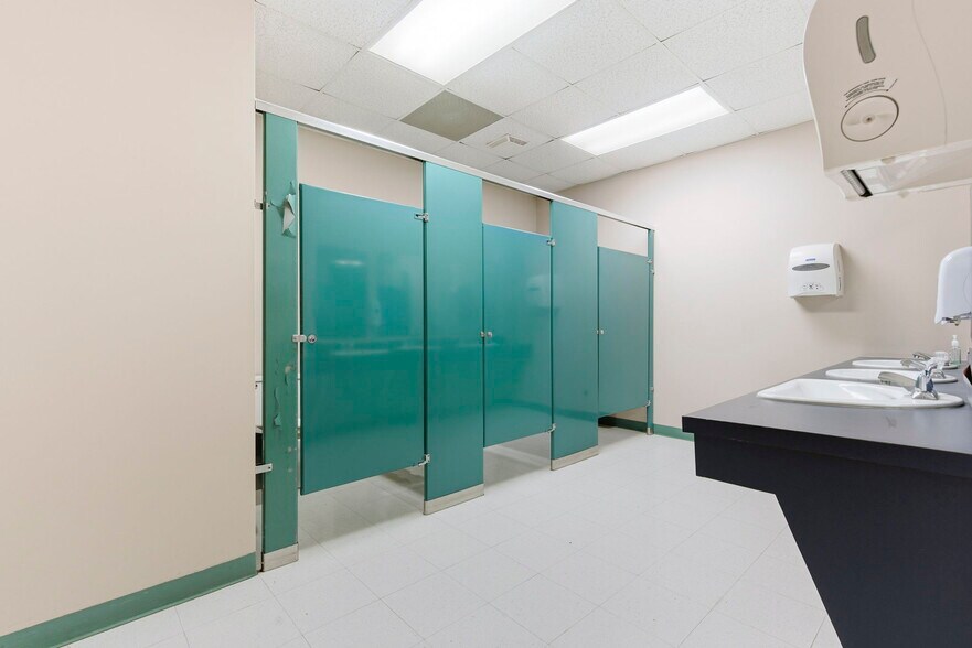More Photos Of 1612 N Osteopathy, Kirksville Office For Sale