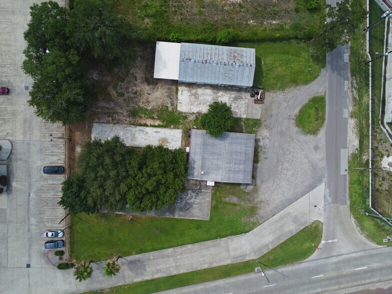 More Photos Of 590 Wilson St, Vidor Light Manufacturing For Sale
