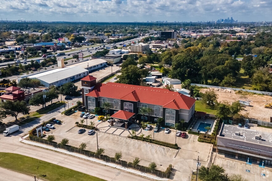 More Photos Of 930 Normandy St, Houston Hotel For Sale