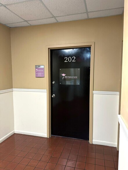 More Photos Of 8100 W Flagler St, Miami Loft Creative Space For Lease