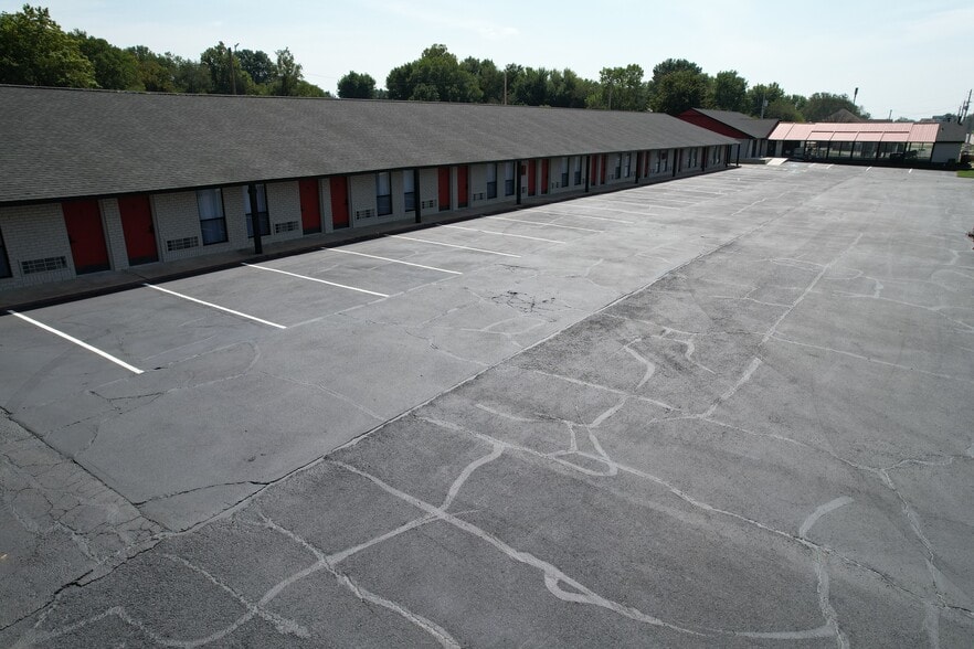 More Photos Of 10603 US Highway 59, Grove Hotel For Sale