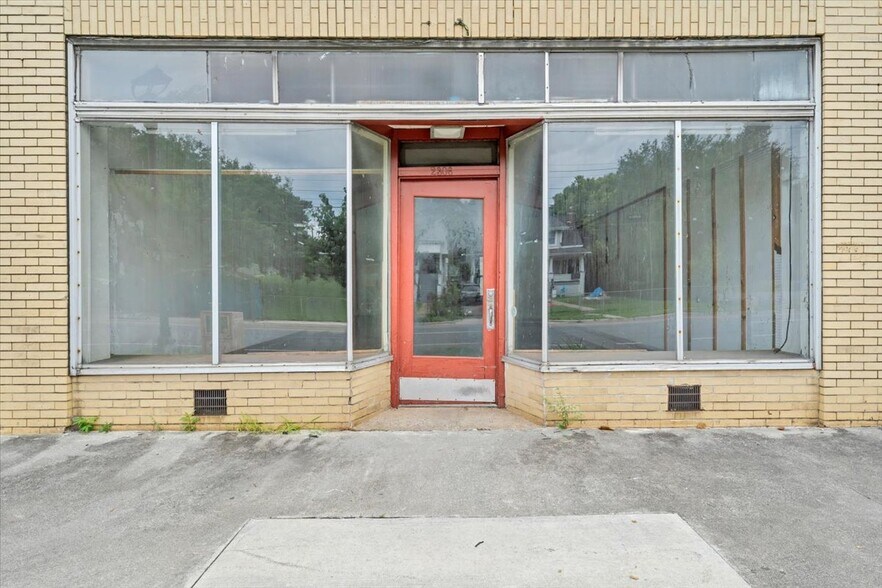 More Photos Of 2302 Melrose Ave NW, Roanoke Flex For Lease