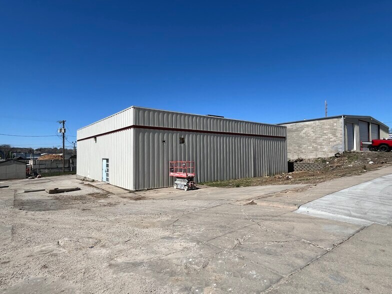 More Photos Of 2728 84th St, Omaha Warehouse For Lease