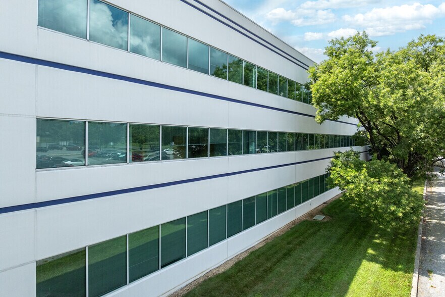 More Photos Of 6851 Oak Hall Ln, Columbia Office For Lease