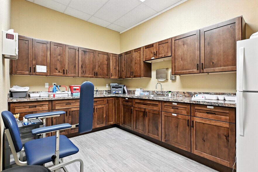 More Photos Of 110-114 W Grand River Ave, Webberville Storefront Retail Residential For Sale