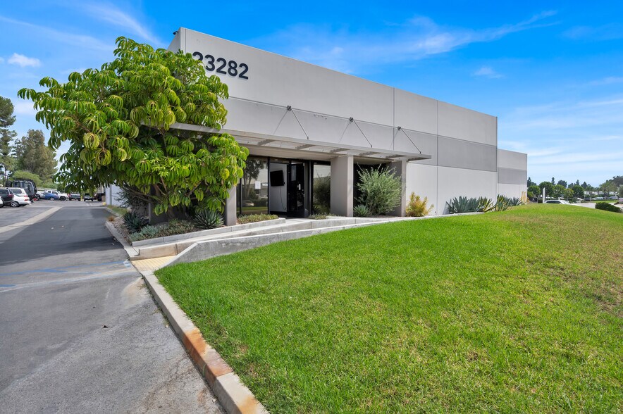 More Photos Of 23231 Vista Grande Dr, Laguna Hills Warehouse For Sale
