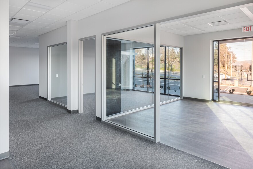 More Photos Of 1903 Citracado Pky, Escondido Manufacturing For Lease