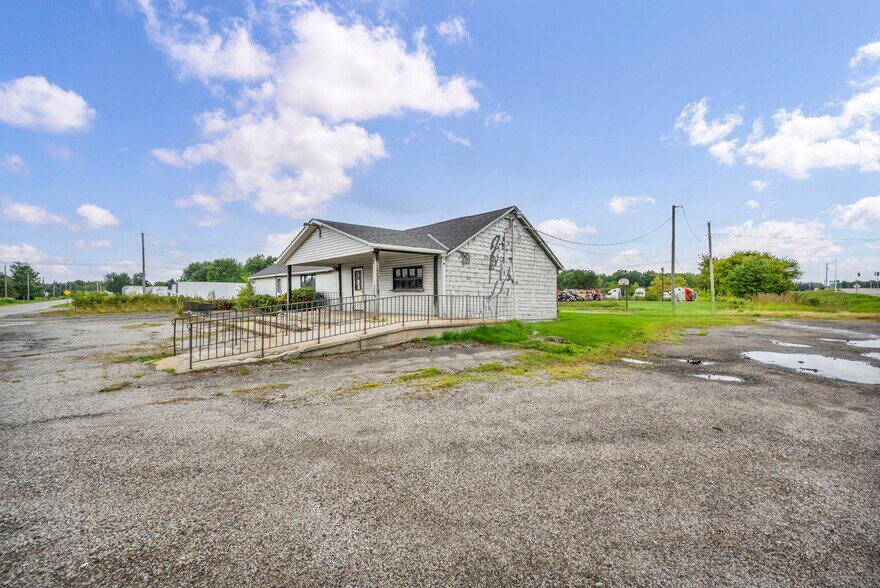 More Photos Of 40980 Butternut Park Ct, Elyria Specialty For Sale