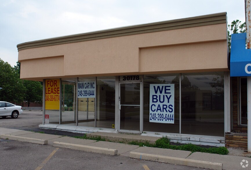 More Photos Of 30178 Woodward Ave, Royal Oak Auto Dealership For Lease