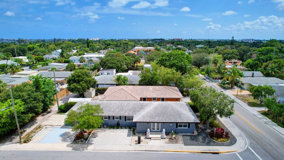 More Photos Of 830 N Federal Hwy, Lake Worth Office For Lease