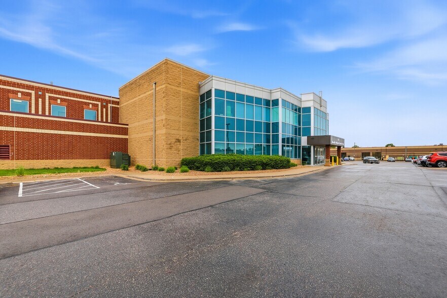 More Photos Of 1835 W County Road C, Roseville Medical For Lease
