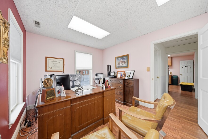 More Photos Of 23 E Frederick St, Walkersville Office For Sale