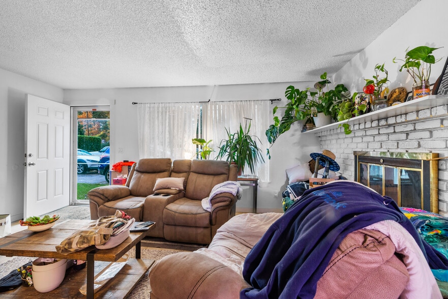 More Photos Of 15540 NE Couch St, Portland Apartments For Sale