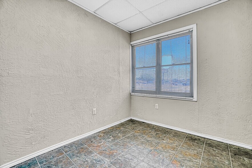 More Photos Of 1222 NW Cache Rd, Lawton Office For Sale