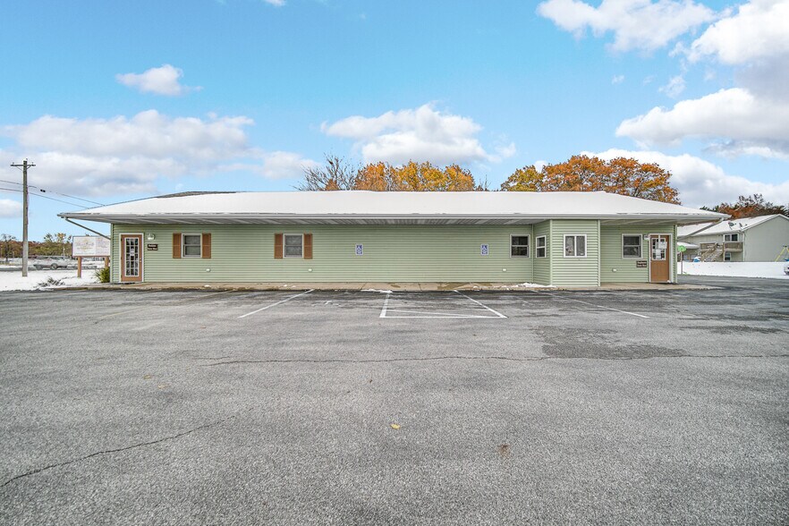 More Photos Of 165 E Robbins St, Wheatfield Medical For Sale