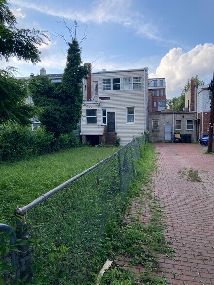 More Photos Of 812 Upshur St NW, Washington Storefront Retail Office For Lease
