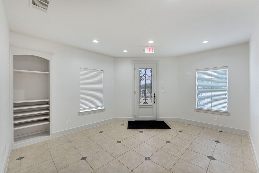 More Photos Of 8201 Mid Cities Blvd, North Richland Hills Office For Sale