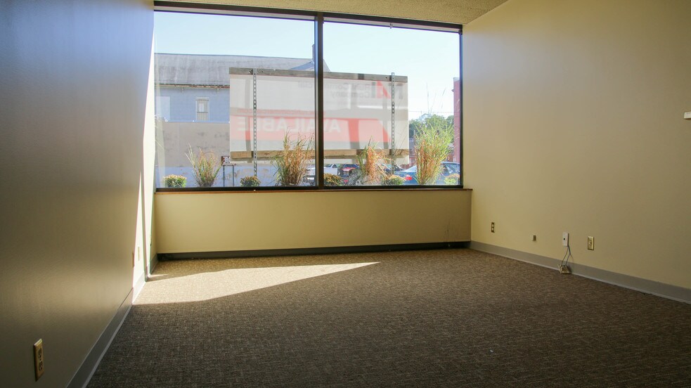 More Photos Of 501 15th St, Moline Office For Lease