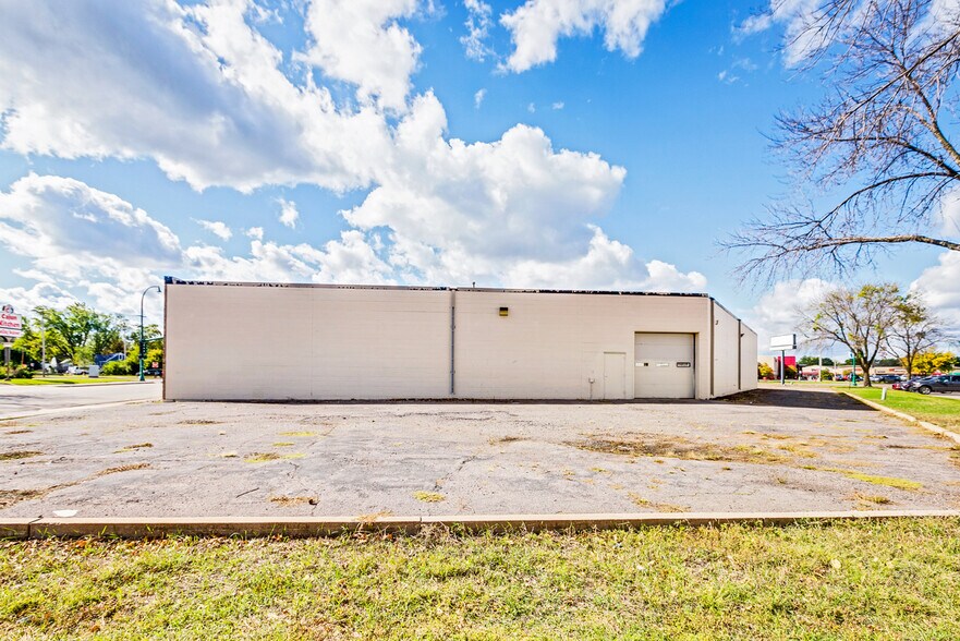 More Photos Of 5500 W Broadway Ave, Minneapolis Storefront Retail Office For Sale