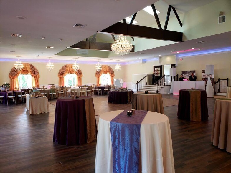 More Photos Of 136 E Butler Ave, Chalfont Restaurant For Sale