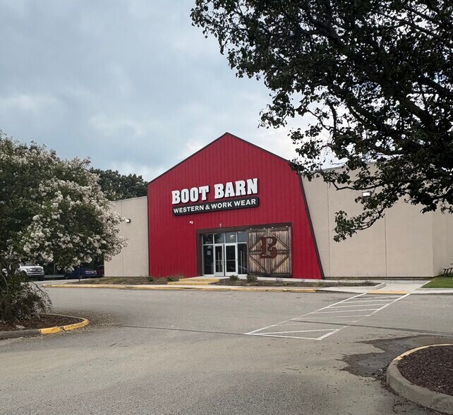 More Photos Of 2800 Conduit, Colonial Heights Land For Sale