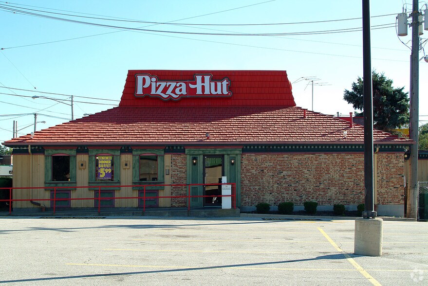 More Photos Of 17400-17472 Lorain Ave, Cleveland Storefront For Lease
