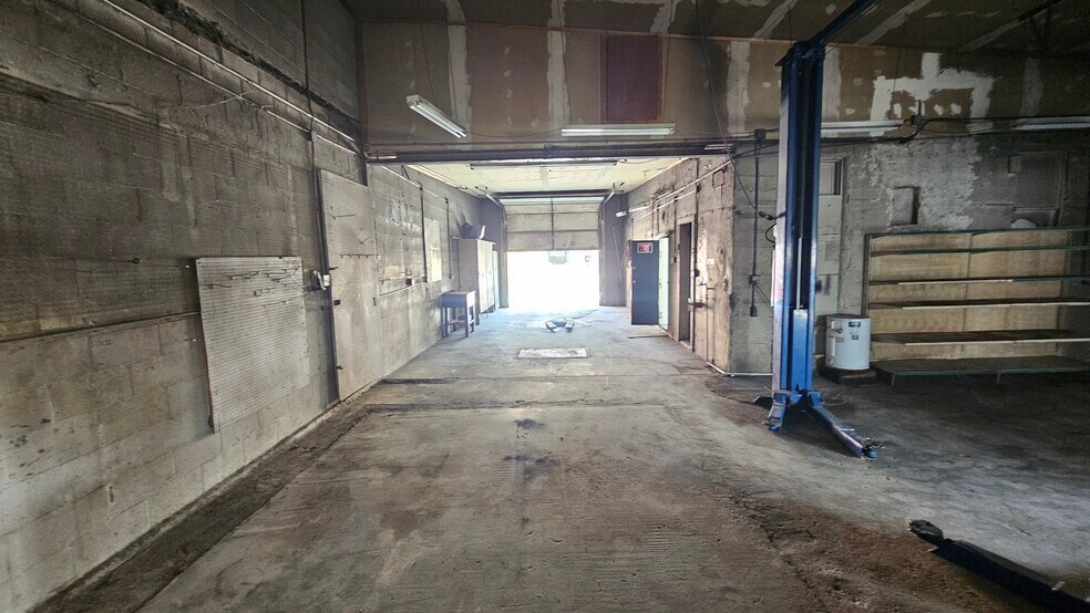 More Photos Of 129 Broadway Ave S, Buhl Auto Repair For Sale