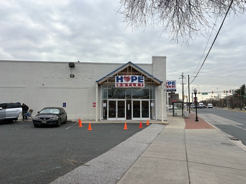 More Photos Of 1725 Dundalk Ave, Baltimore Convenience Store For Sale