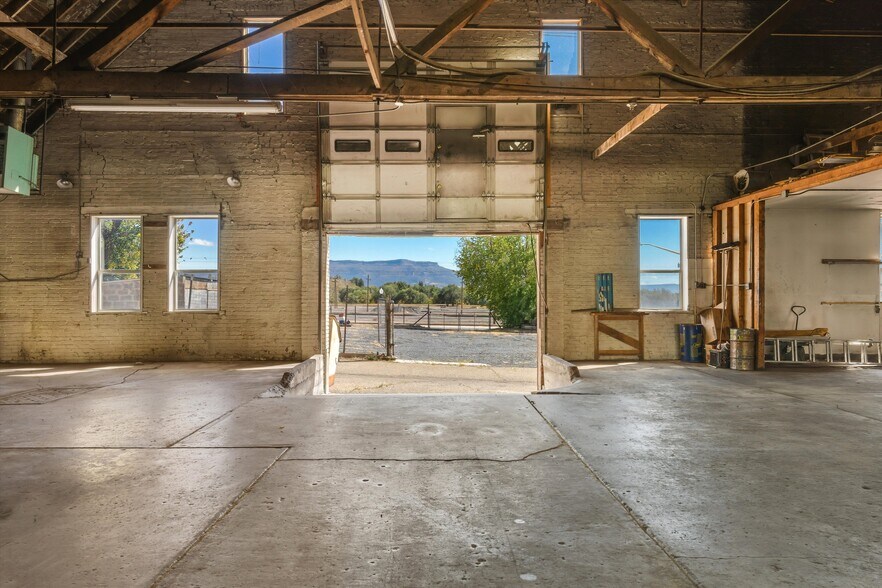 More Photos Of 201 N 2nd St, Raton Auto Repair For Sale