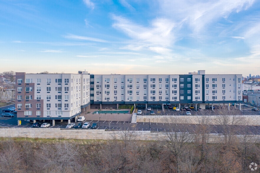 More Photos Of 520 Cliff St, Fairview Apartments For Sale