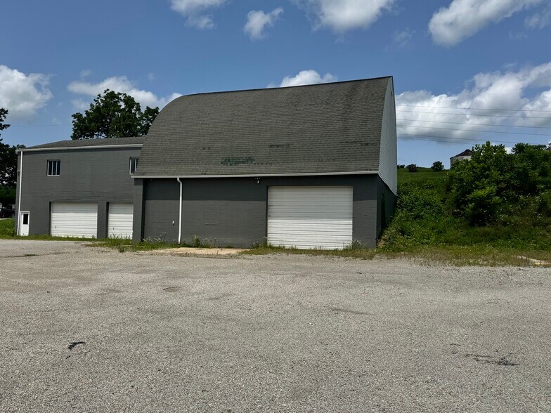 More Photos Of 797 Carlton Dr, Bentleyville Warehouse For Lease