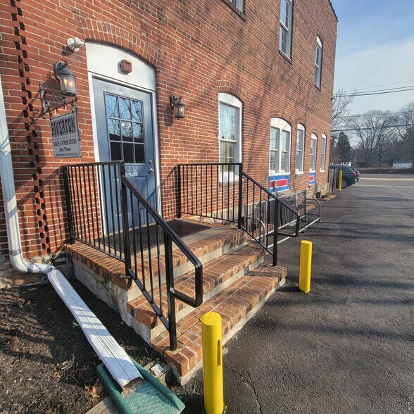 More Photos Of 600 Main St, Riverton Office For Sale