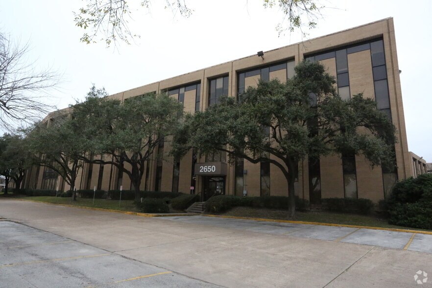 More Photos Of 2640 Fountain View Dr, Houston Office For Lease