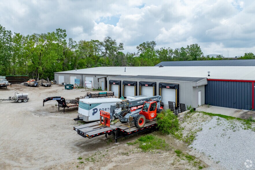 More Photos Of 1617 NE 51st Ave, Des Moines Warehouse For Lease