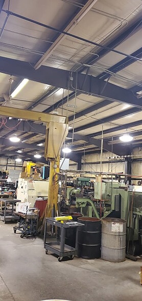 More Photos Of 3822 Victory Ave, Louisville Warehouse For Lease