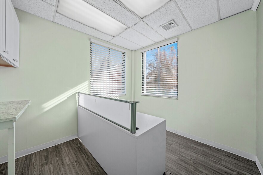 More Photos Of 30 S Ocean Ave, Freeport Loft Creative Space For Lease