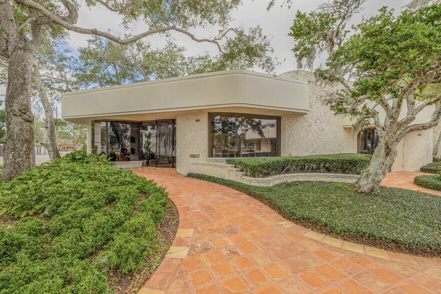 More Photos Of 100-104 Riverside Dr, New Smyrna Beach Office For Sale