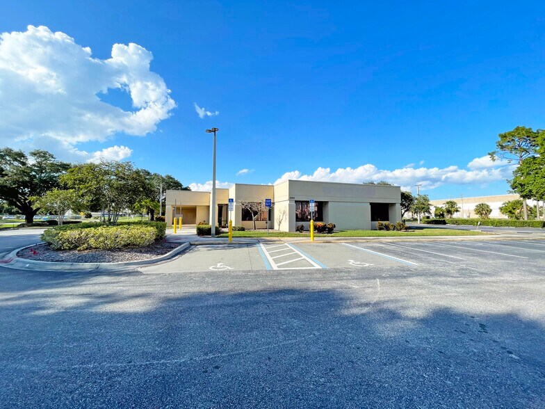 Primary Photo Of 2293 Sand Lake Rd, Orlando Bank For Lease