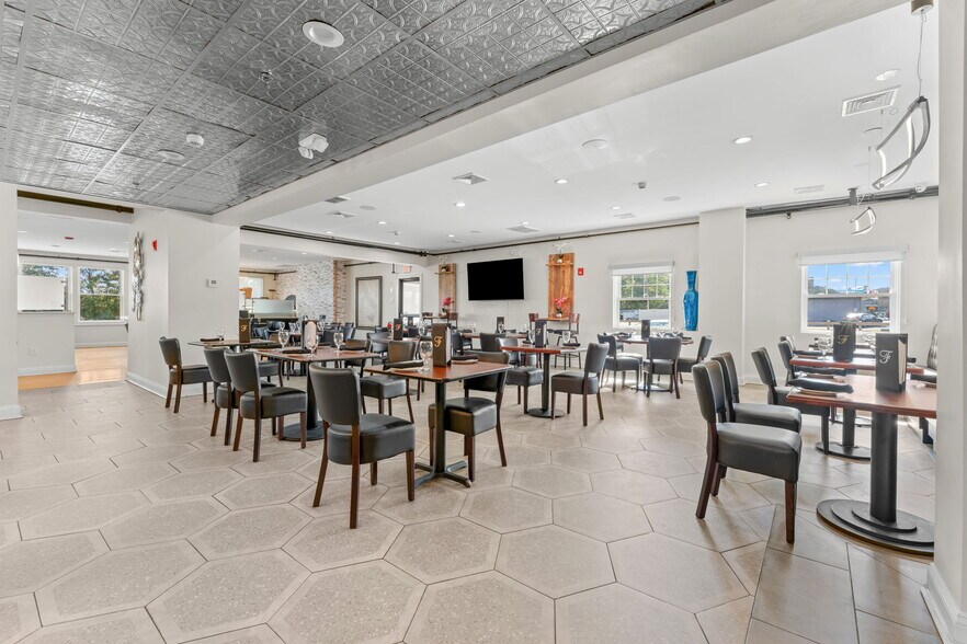 More Photos Of 119 Washington St, Plainville Restaurant For Lease