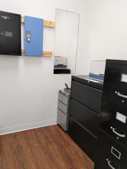 More Photos Of 195 New Castle Rd, Butler Storefront Retail Office For Sale
