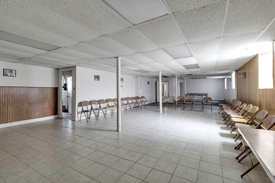 More Photos Of 646 Cayuga Dr, Niagara Falls Religious Facility For Sale