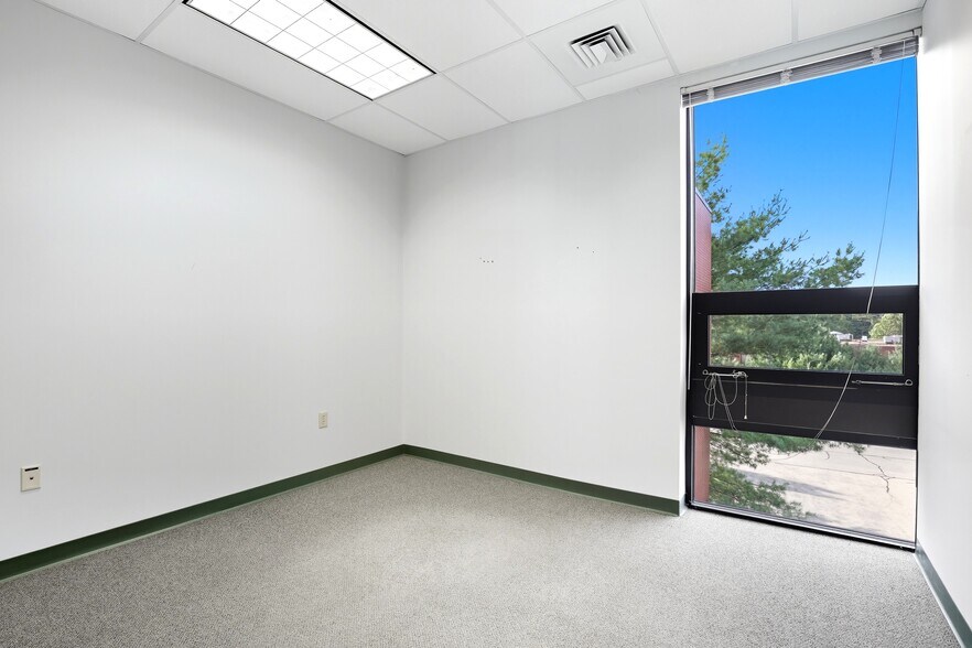 More Photos Of 25 Manchester St, Merrimack Loft Creative Space For Lease